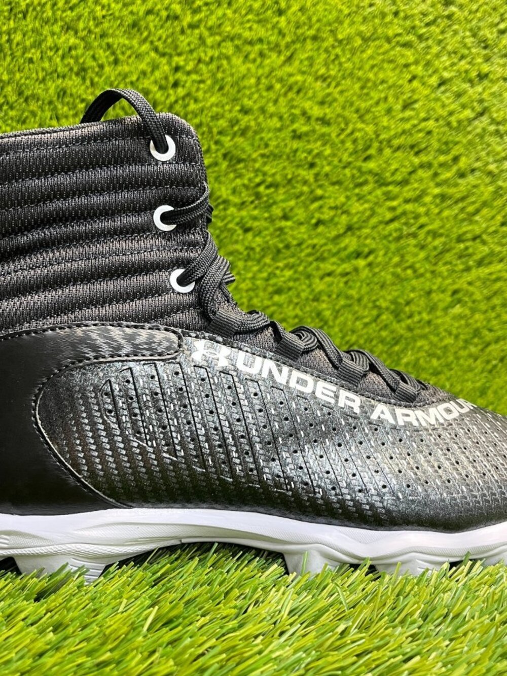 Under Armour Highlight Franchise RM 2.0 Mens Size 10 Black White Football Cleats